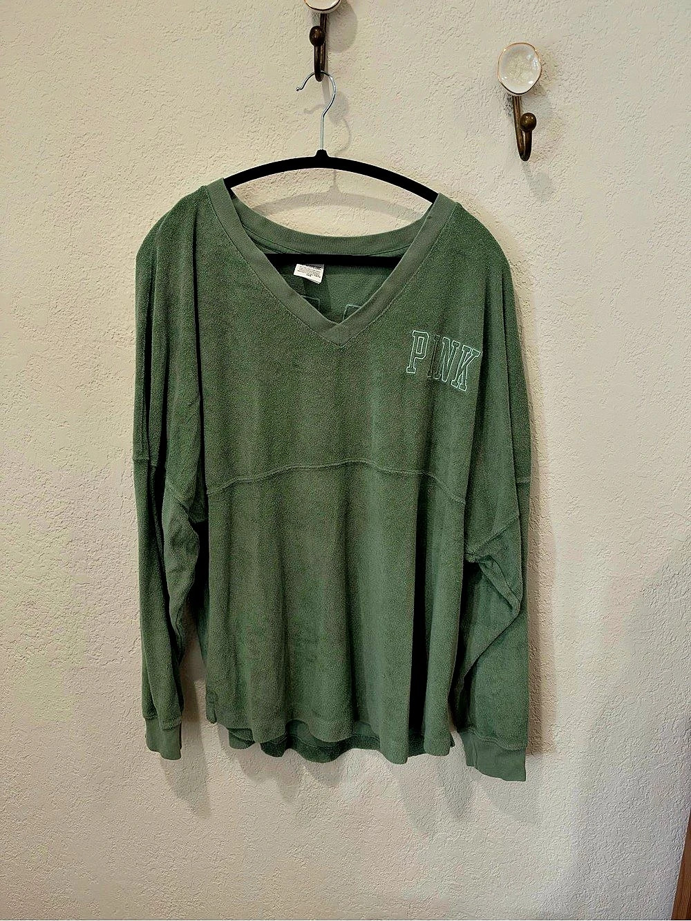 PINK Green V-Neck Long Sleeve Top Size XL Like New